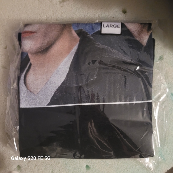 Spencers Edward Cullen Twilight Size Large Graphic Tee Y2k - Picture 4 of 4